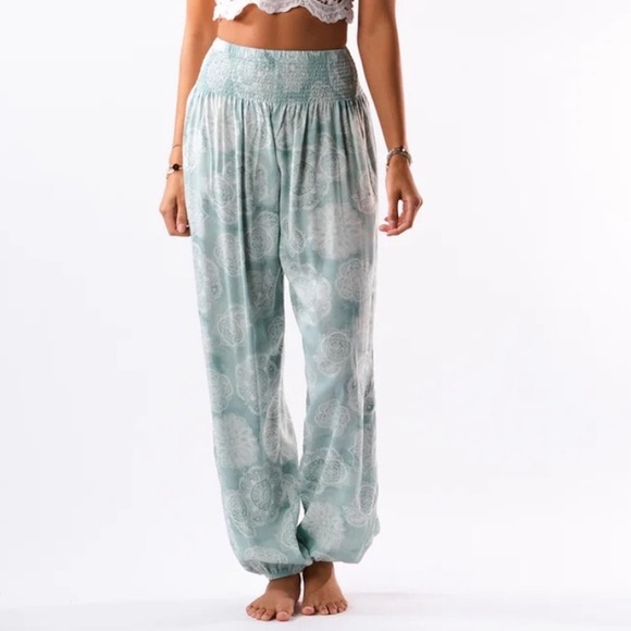 lotus and luna Pants - ❤️💜💙💛 lotus and Luna Mint Green Ikat Pattern Harem Pants Size S/M